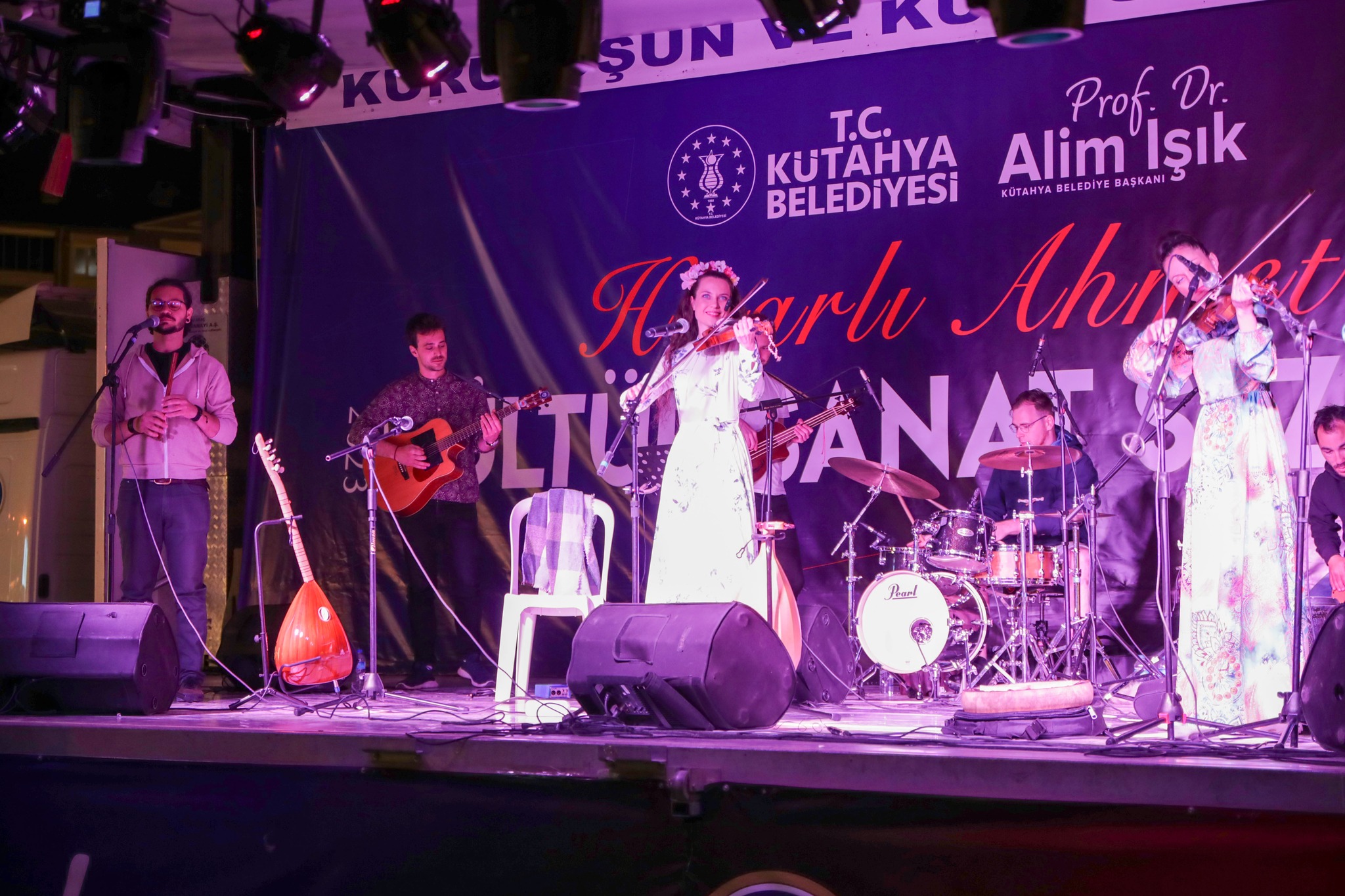 Kütahyalılar Türk - Macar halk şarkıları ile eğlendi