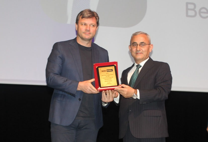 Alim Işık'a yılın Belediye Başkanı ödülü