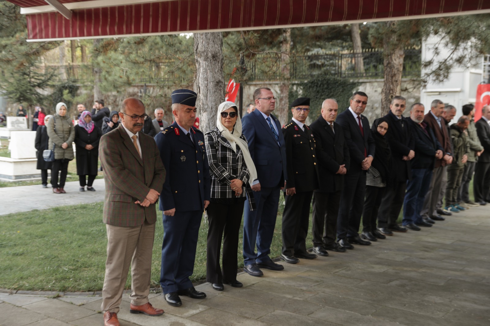 Kütahya protokolünden şehitliğe bayram ziyareti 