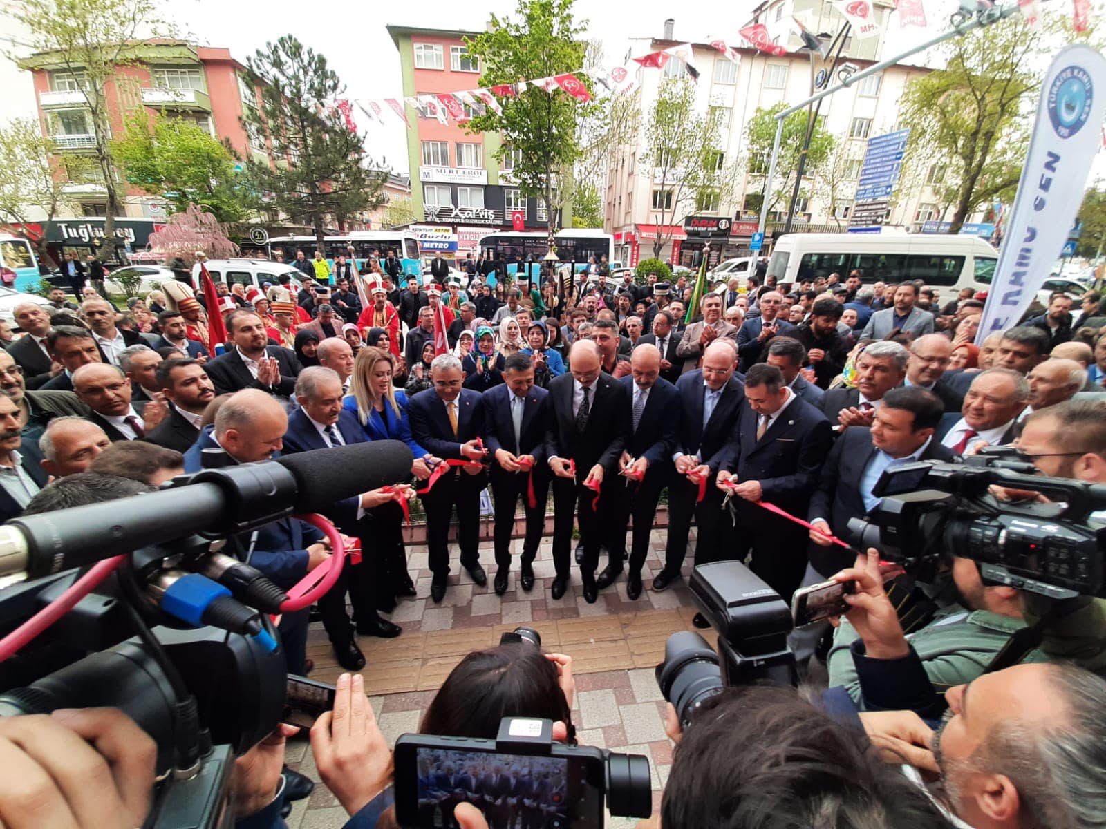 Türk Eğitim Sen ve Kamu Sen Kütahya yeni hizmet binasına görkemli açılış