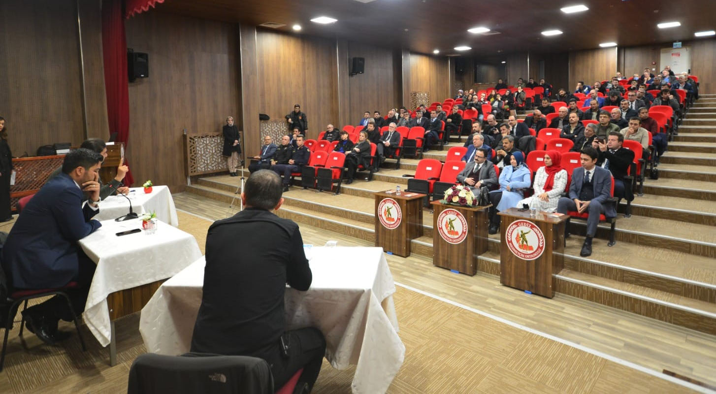 Gediz'de ' dünden bugüne deprem gerçeği ve alınması gereken önlemler' konferansı