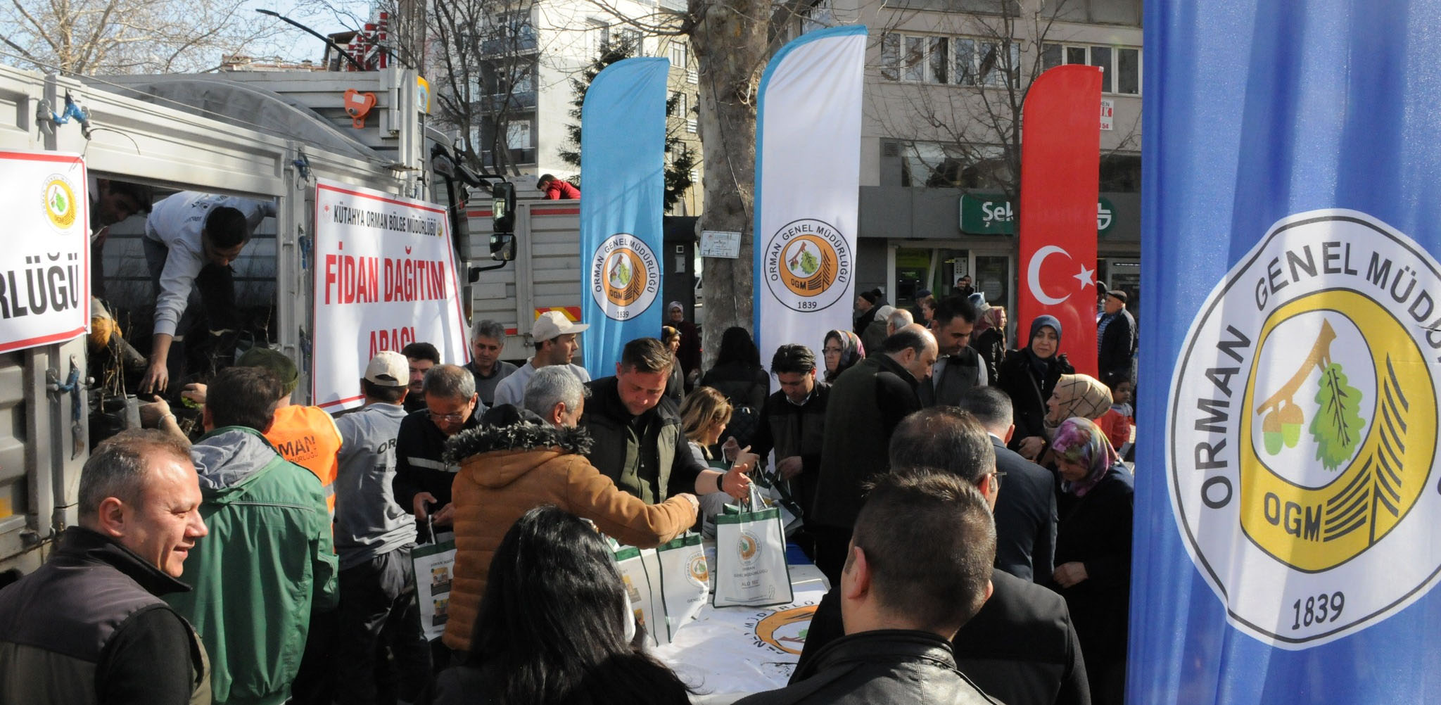 Orman haftası dolayısıyla 5 bin ücretsiz fidan dağıtıldı