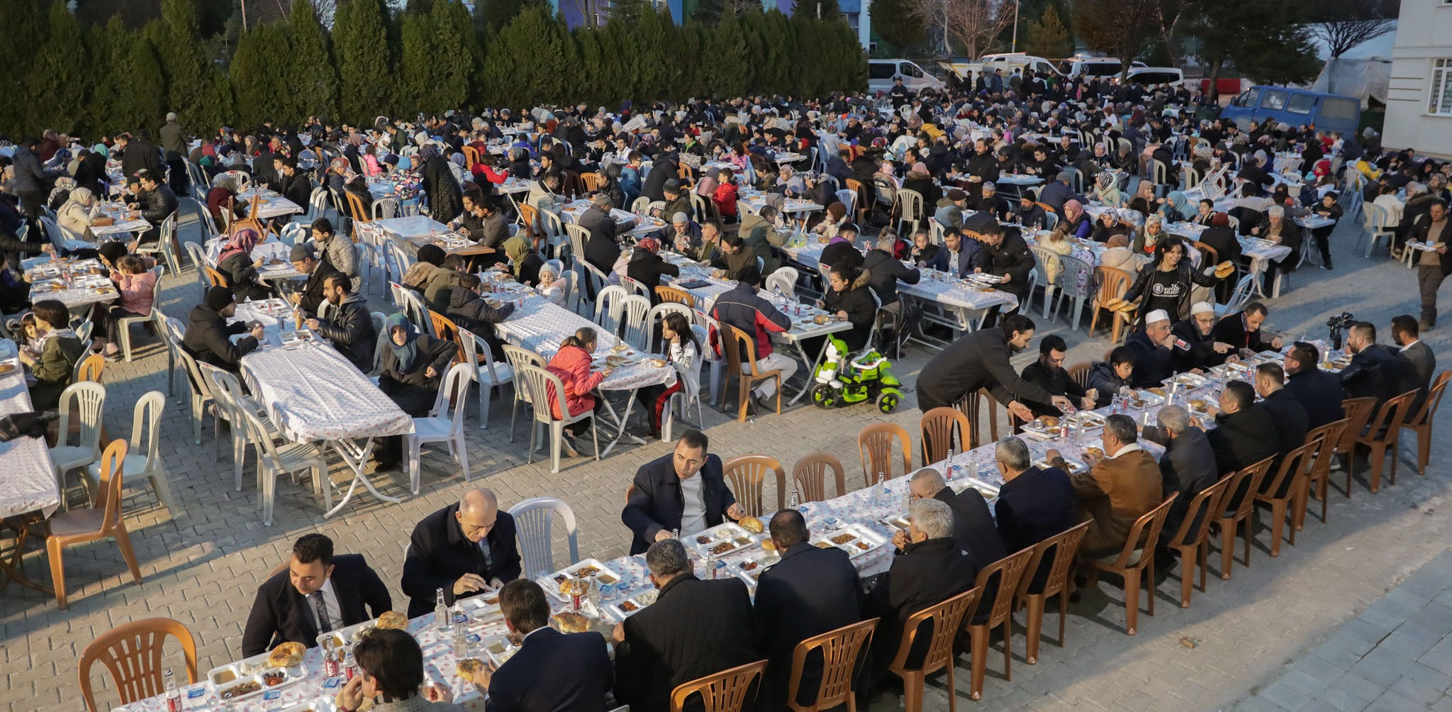 TOKİ'de Belediye iftarına yoğun ilgi