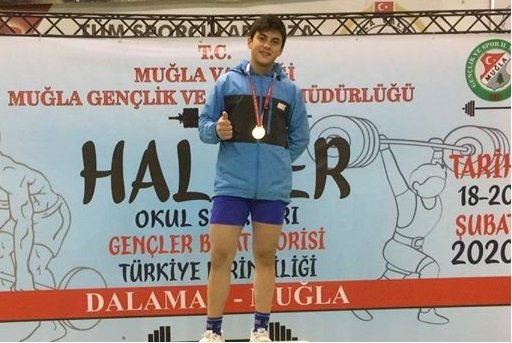 Genç sporcu halterde Kütahya'ya gurur yaşattı