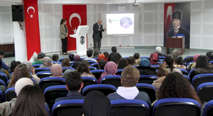 DPÜ’de Bilimler Işığında Yaratılış Yaratıcı ve Evrim Konferansı