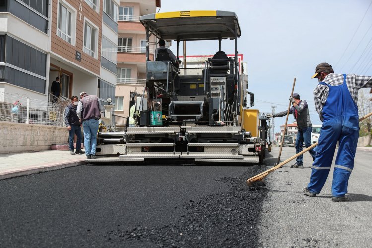 ZAFER CADDESİNDE ASFALT KAPLAMA ÇALIŞMASI BAŞLADI