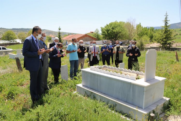 Vali Ali Çelik, Şehit Komando Er Hasan Ali Soysal'ın kabrini ziyaret etti