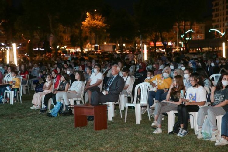 Kütahya'da açık havada sinema keyfi