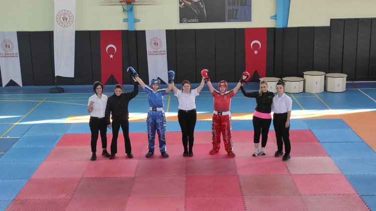 Kick Boks'da Kızlar Altınları Topladı