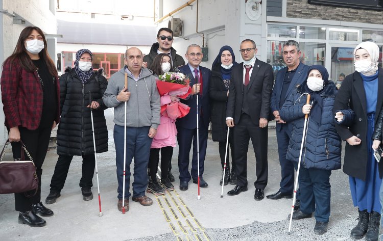 Kütahya Belediyesinden görme engellilere beyaz baston