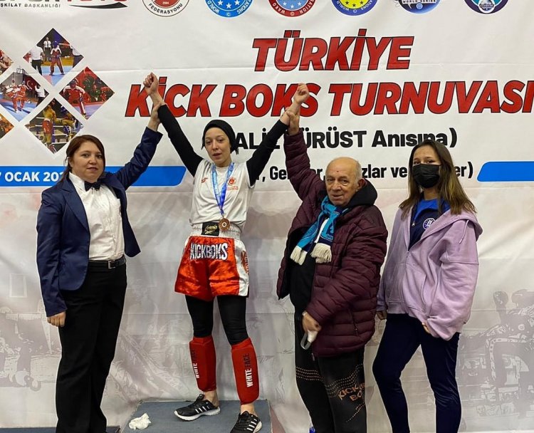 Türkiye Açık  Kick Boks Şampiyonası'nda Kütahya'ya 3 bronz madalya