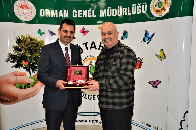 Emekli Ormancılara plaket