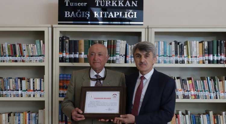 Tuncer Türkkan’dan DPÜ’ye 864 Kitap Bağışı