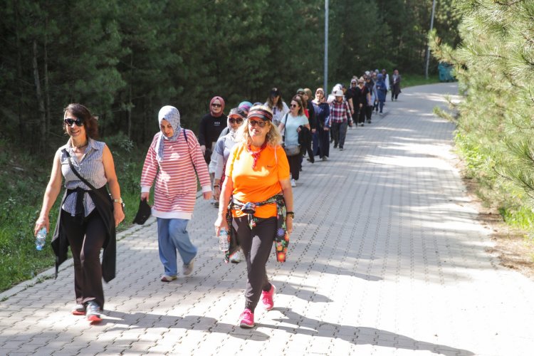 Kütahyalı kadınlar doğa yürüyüşünde