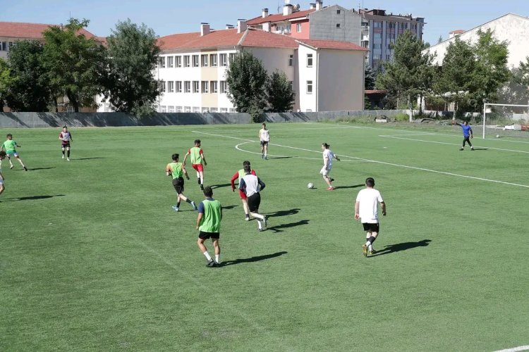 BELEDİYE KÜTAHYASPOR FUTBOLCU SEÇMELERİ BAŞLADI