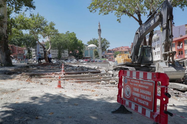 MERKEZ PAZAR YERİ YIKIMI TAMAMLANDI