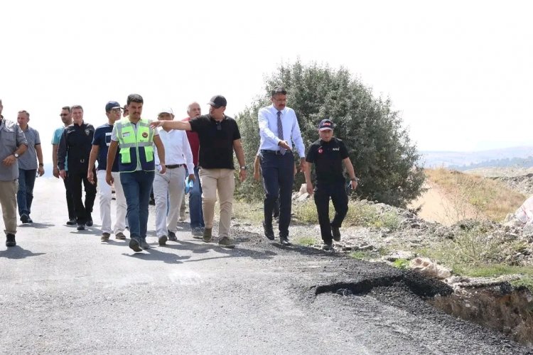 Seyitömer yolunda çökme meydana geldi