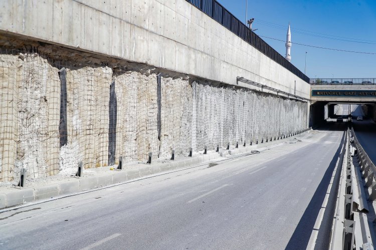 ALT GEÇİTTE PÜSKÜRTME BETON DUVAR ÇALIŞMASI