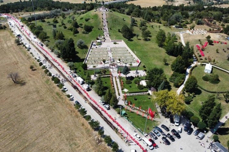 Türkiye’nin en uzun bayrağı kurtuluşun şehri Kütahya’da açıldı