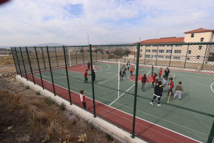 ALTINTAŞ'TA BASKETBOL VE VOLEYBOL SAHASI TAMAMLANDI