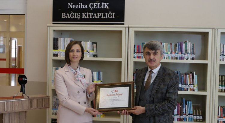 Neziha Çelik’ten DPÜ’ye Kitap Bağışı