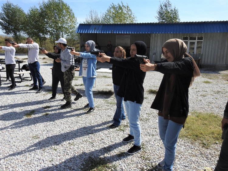 Ormancılar silah eğitiminde