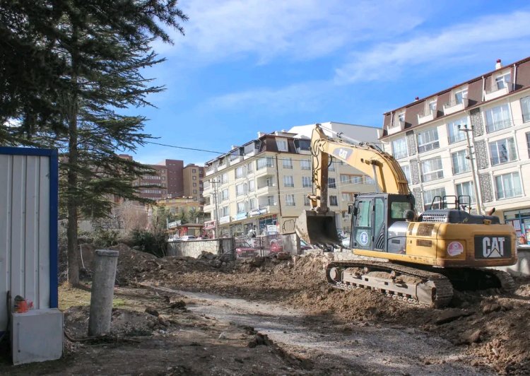 Hastaneye çıkan yol genişliyor