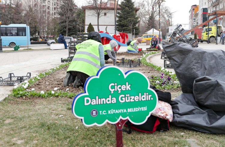 Park bahçelerde bahar hazırlığı