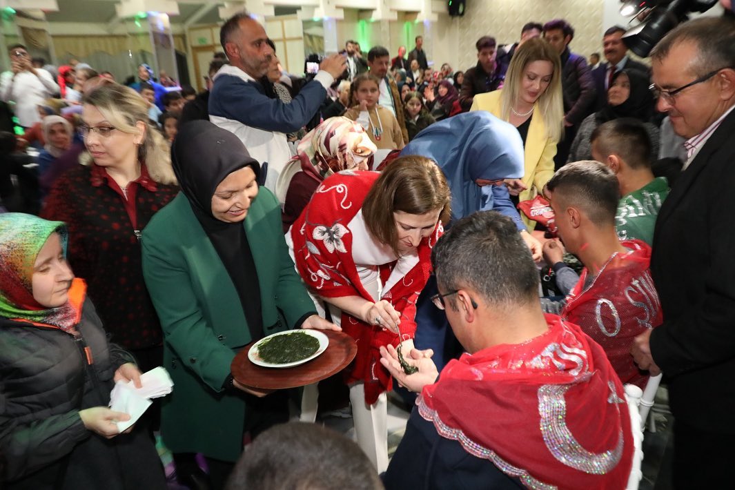 Temsili askerlik yapacak engellilere asker kınası yakıldı